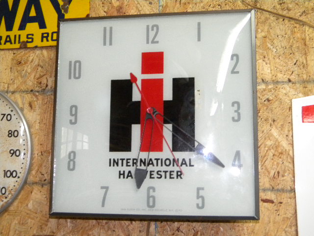 $old Old IH International Harvester PAM Clock